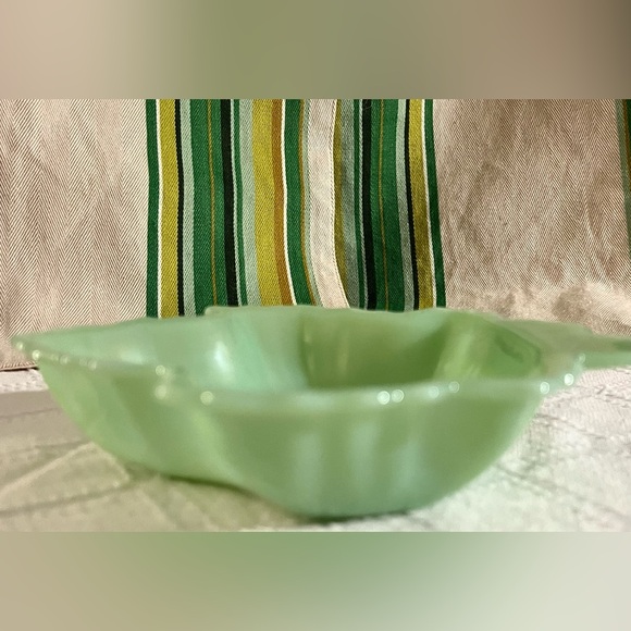 VTG Fire-King Jadeite Maple Leaf Dish Anchor Hocking Mint 6.5" - Picture 6 of 8